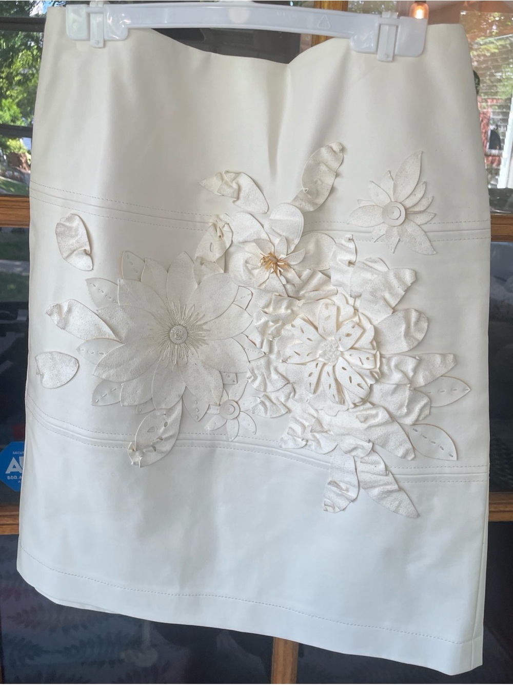 W By Worth Off White Faux Leather Floral Skirt Size 4